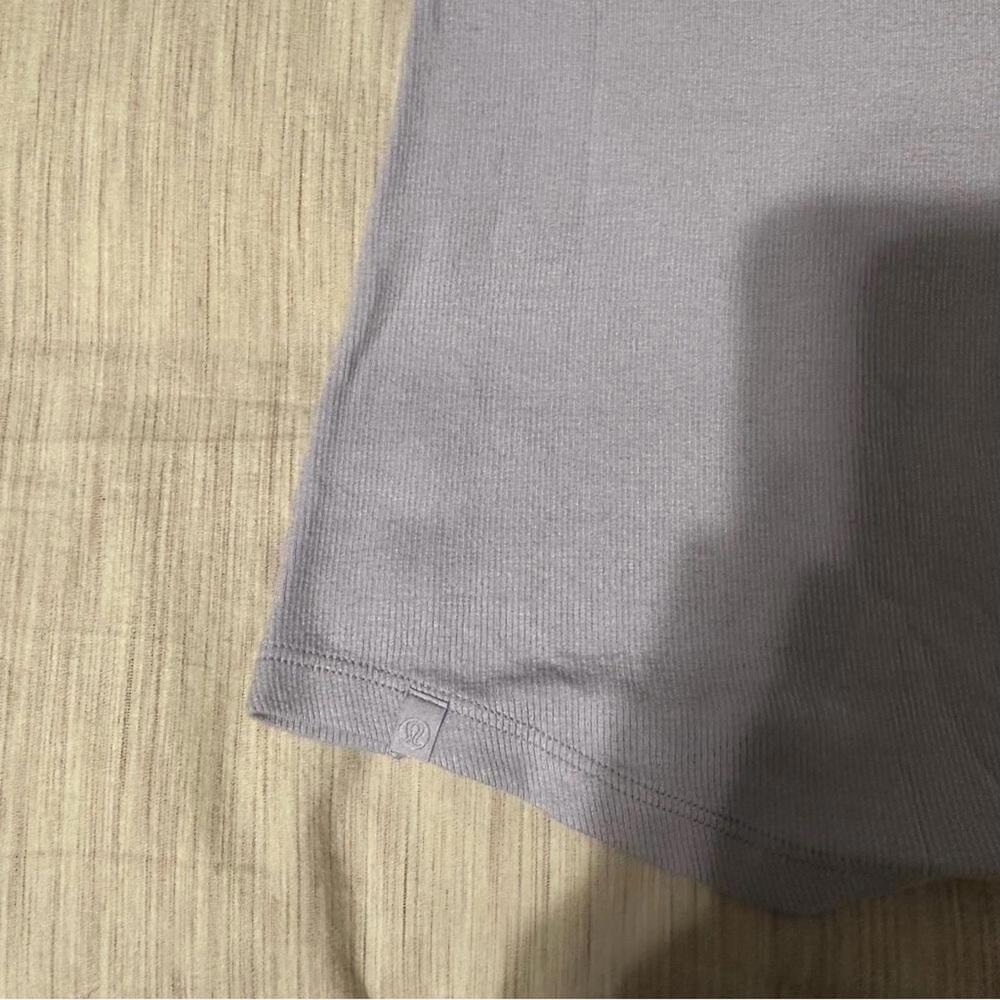 Lululemon Athletica Hold Tight Short
Sleeve - Picture 4 of 5